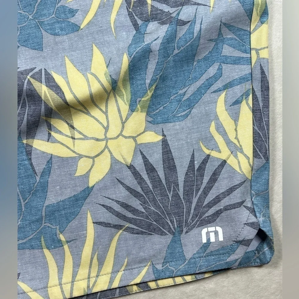 NWT Travis Mathew 42W Lifestyle Palm Floral Pattern Stretch Band Trunks Swim